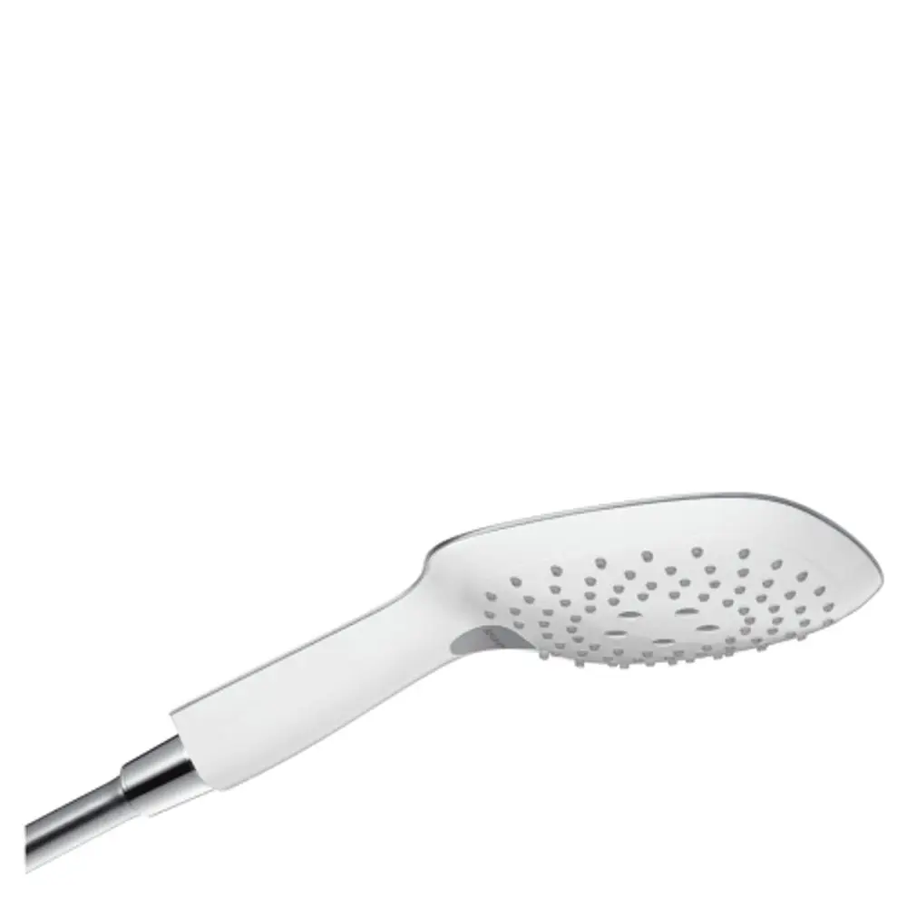Handbrause von Hansgrohe mit einer flachen Kopfpartie und mehreren Wasserstrahloptionen, in Weiß und Chrom, montiert auf einer schmalen Halterung.